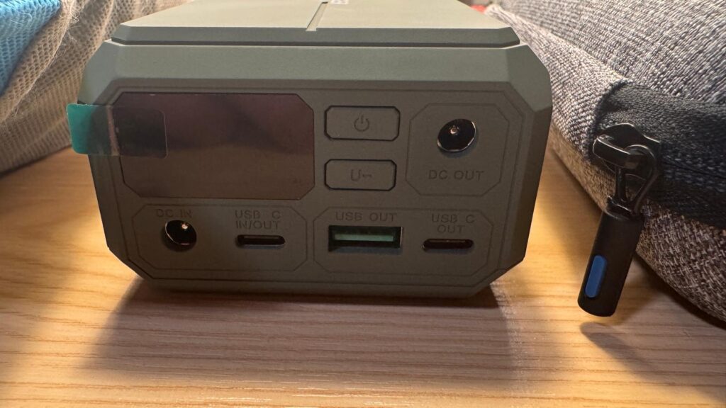 Ports, display and U button on the end of the Easylonger ES270