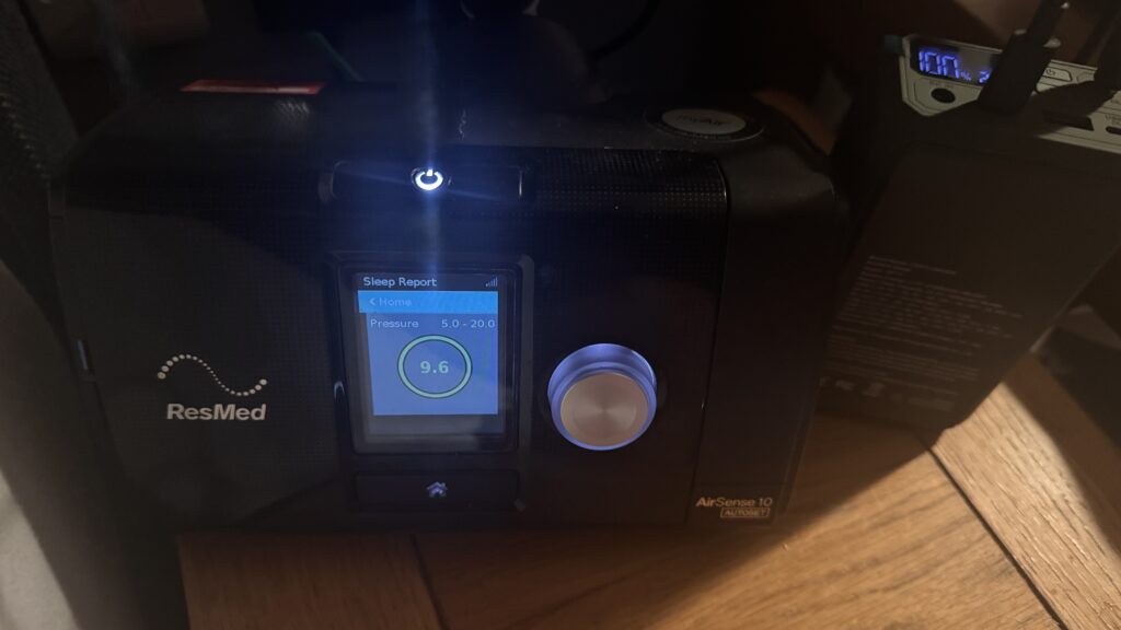 ResMed AirSense 10 running on the Easylonger ES270 after the wall power was switched off