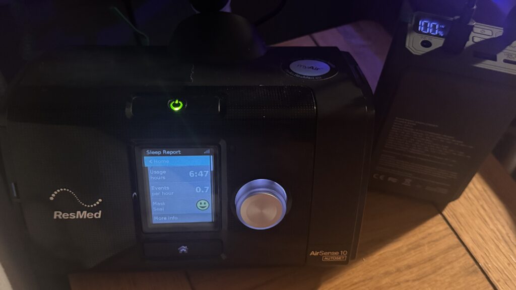 ResMed AirSense 10 after a night on the Easylonger ES270 with pass-through charging